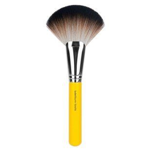Studio Line, Лицо 991.5, Bdellium Tools, 1 brush for highlighting.